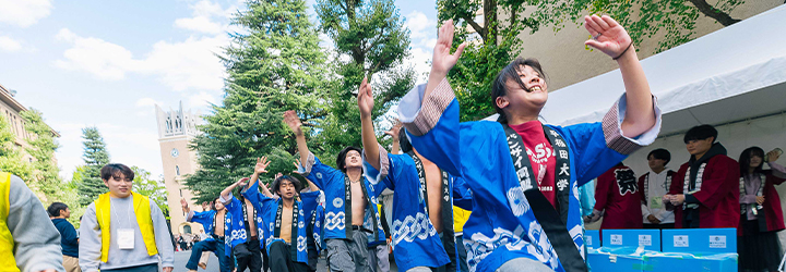 画像：稲門祭で踊っている様子