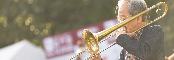 画像：稲門祭で楽器を演奏している様子